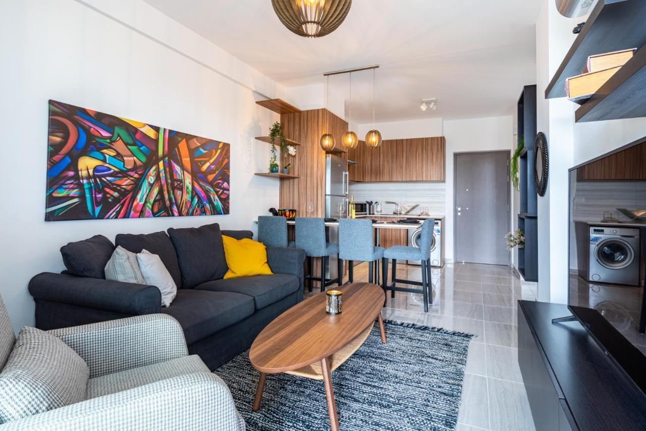 Sunshine 1-bedroom In Apartment *