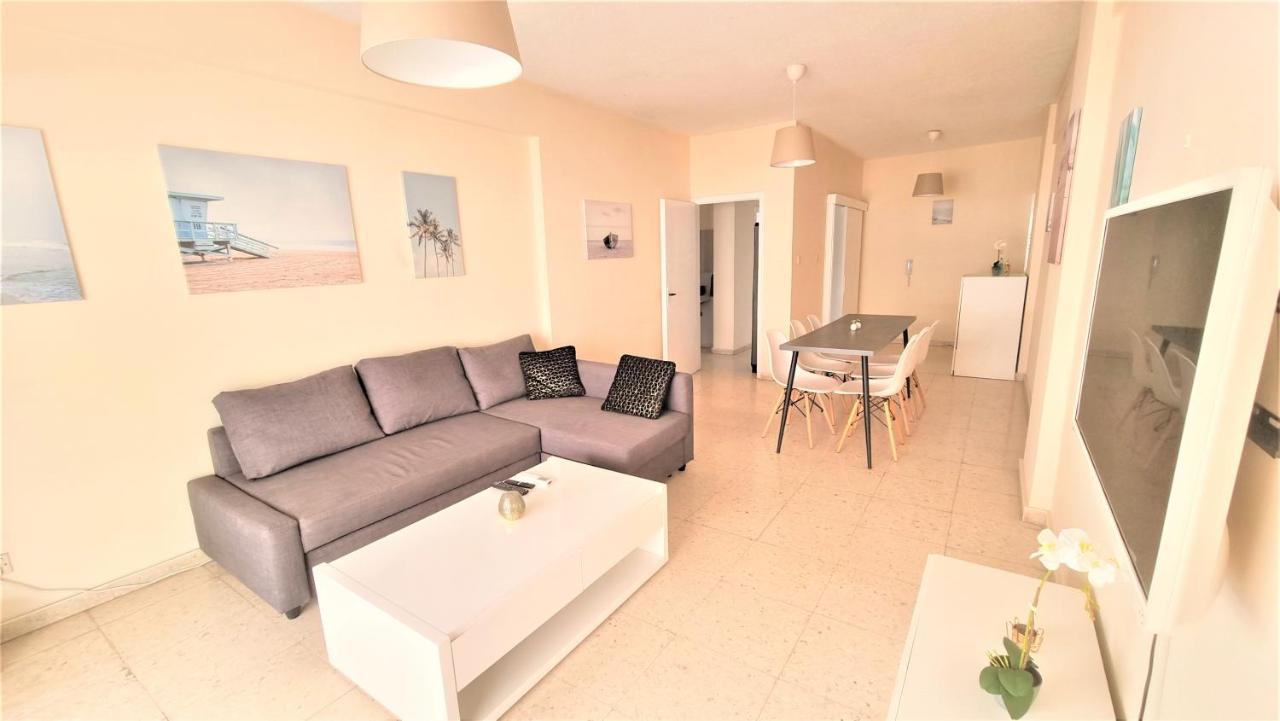 Apartment Comfy 2br In The Center, Free Parking And 3min Walk To The Beach! Larnaca