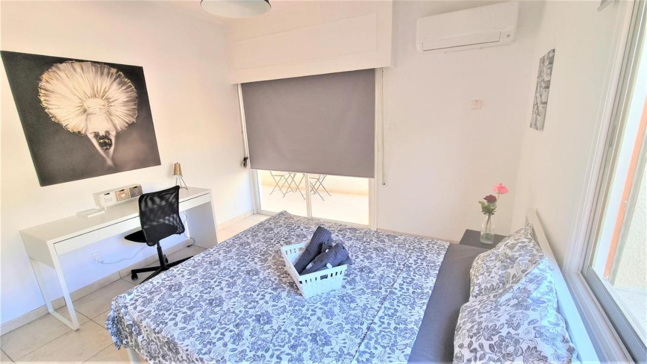 Comfy 2br In The Center, Free Parking And 3min Walk To The Beach! Larnaca