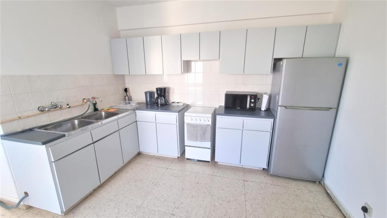 Comfy 2br In The Center, Free Parking And 3min Walk To The Beach! * Larnaca
