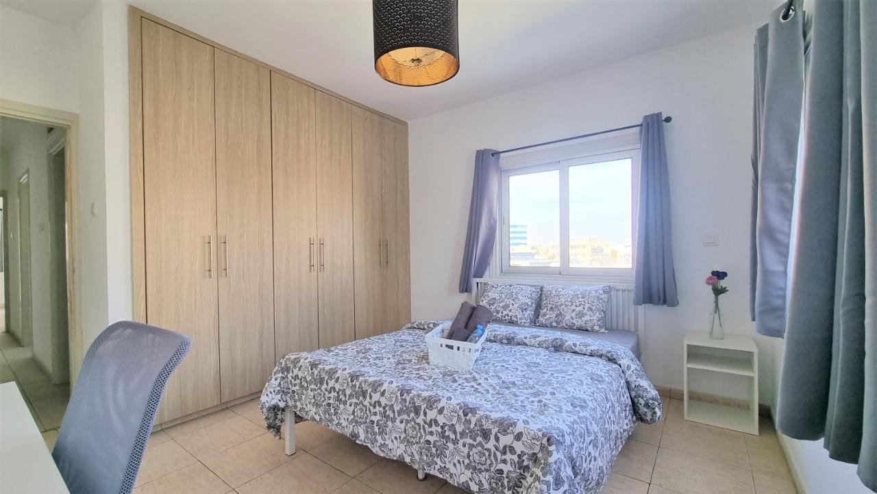 Comfy And Exquisite In A Shared 3br Near Main Harbor, Center