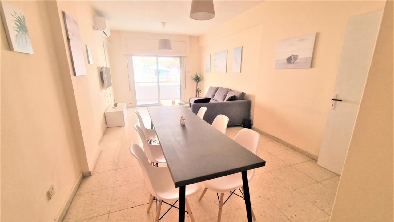 Comfy 2br In The Center, Free Parking And 3min Walk To The Beach! Apartment Larnaca