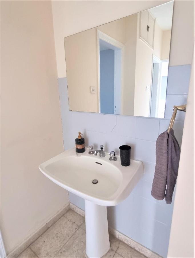 Comfy 2br In The Center, Free Parking And 3min Walk To The Beach! Apartment