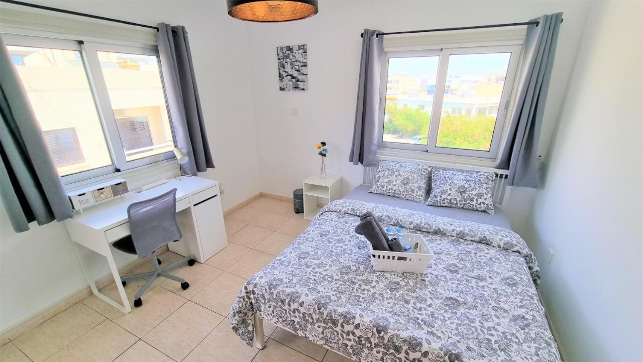Apartment Comfy And Exquisite In A Shared 3br Near Main Harbor, Center