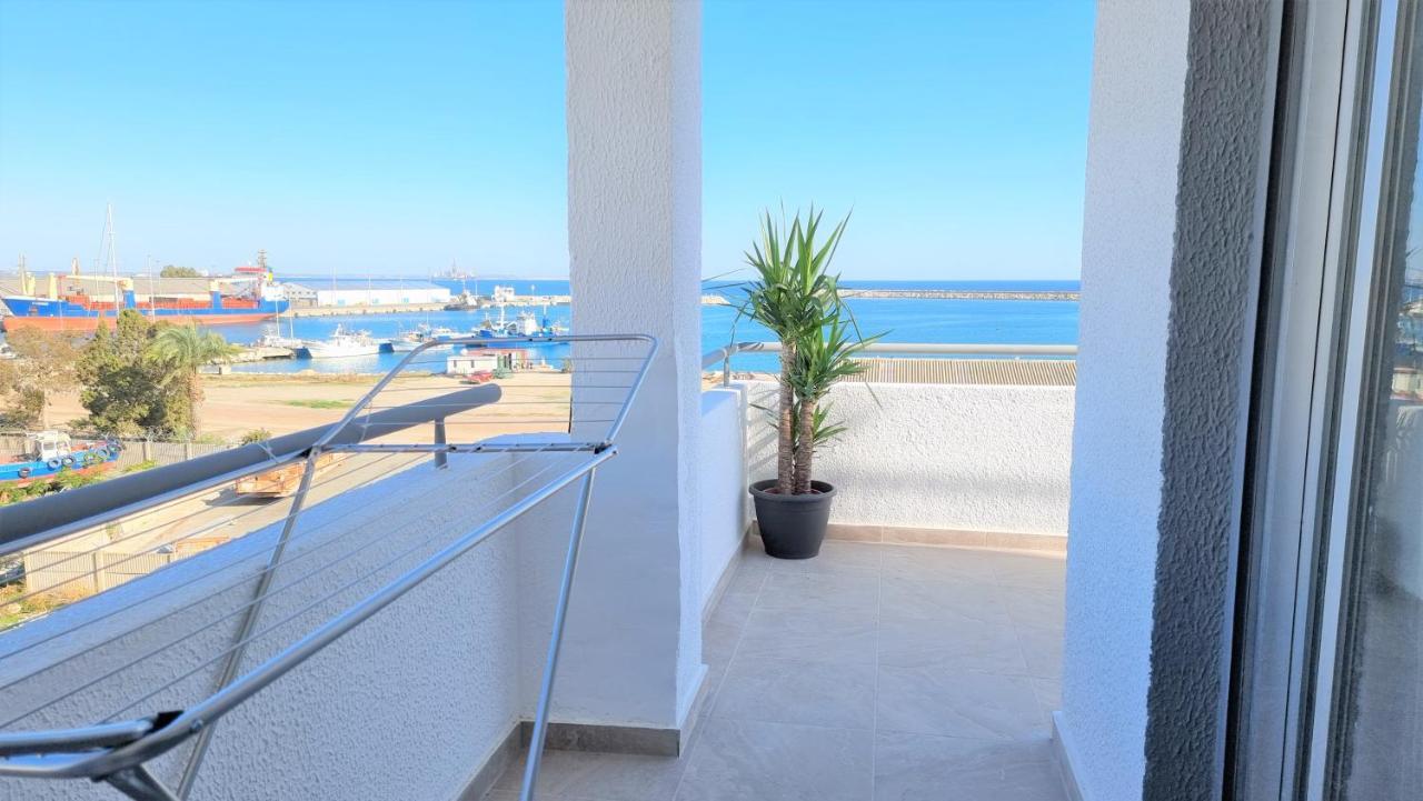 With 360° Balcony And Direct Sea And Harbour View!