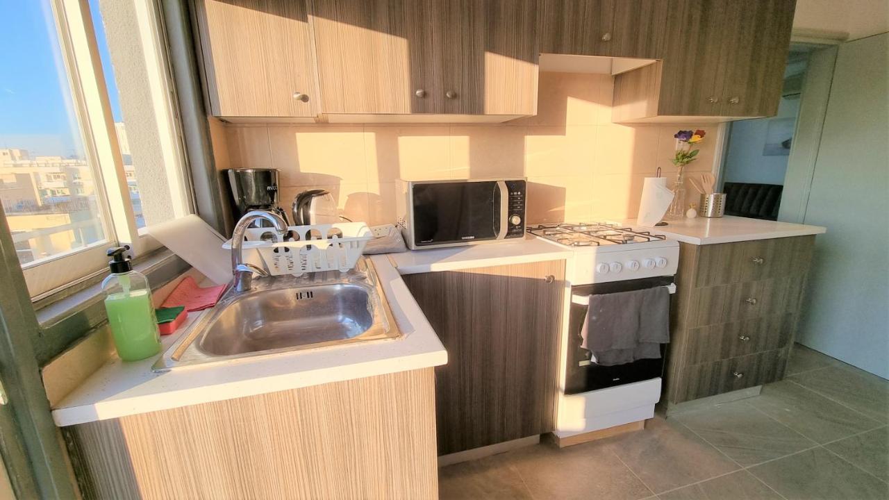 With 360° Balcony And Direct Sea And Harbour View! Căn hộ Larnaca
