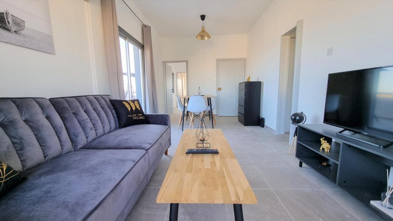 With 360° Balcony And Direct Sea And Harbour View!