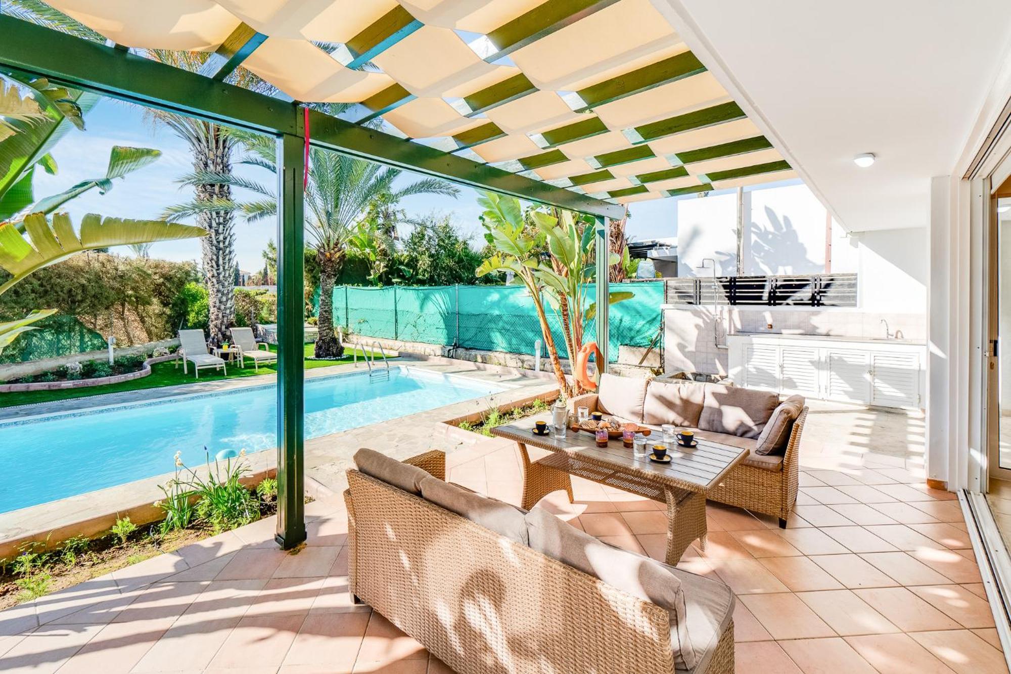 Poseidon Gardens By Ezoria Villa Larnaca