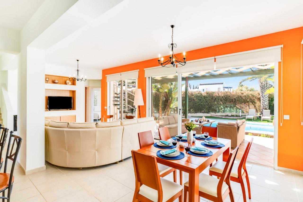 Villa Poseidon Gardens By Ezoria Larnaca