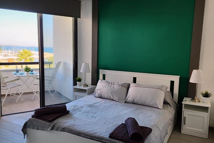 Prime Beachfront On Finikoudes Apartment *