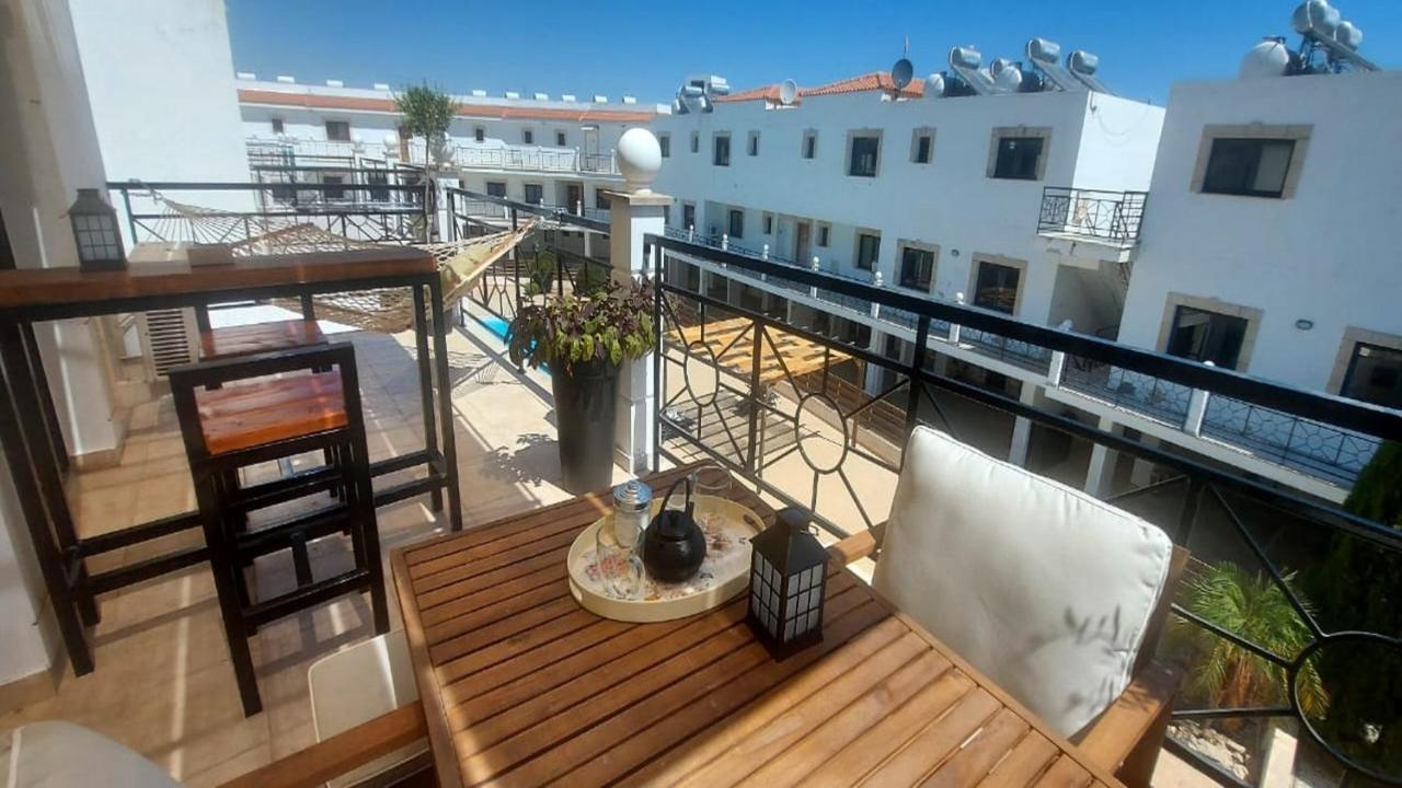 Paramount Gardens C201 Apartamento *