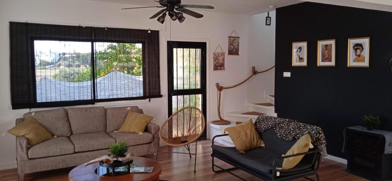 Jonty Villa, Mazotos Larnaca