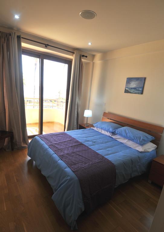 Ithaki Phinikoudes No. 202 *