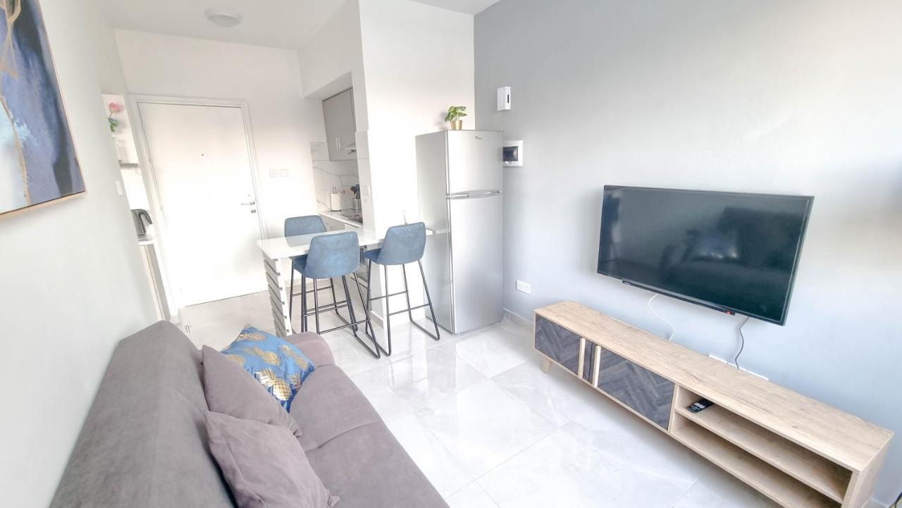 Coastal Chic: Luxury In The Heart Of The City! With Smart Tv!