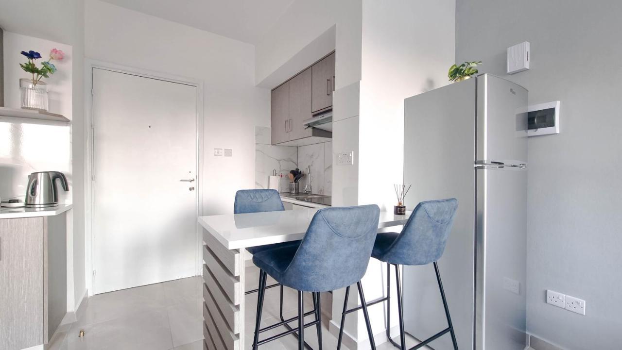 Coastal Chic: Luxury In The Heart Of The City! With Smart Tv! Apartment *