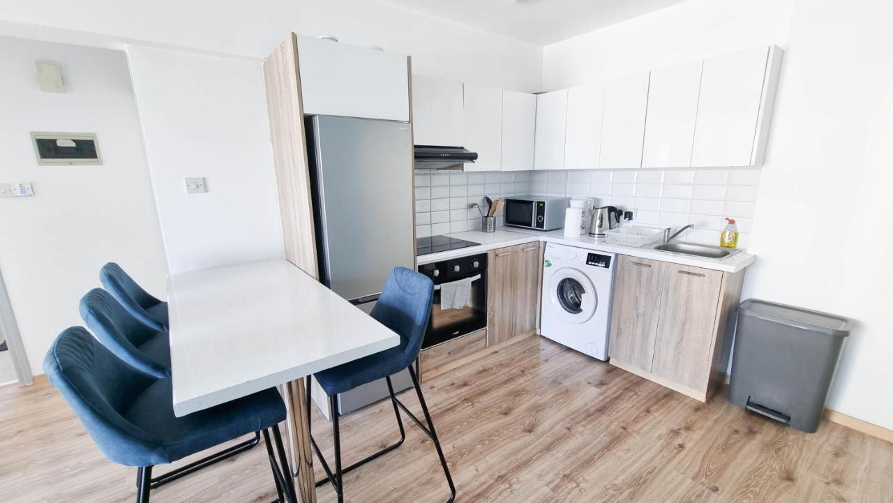 Modern Retreat: 2br Stylish With Comfy Rooms! Smart Tv With 200mbps Internet Apartment Larnaca