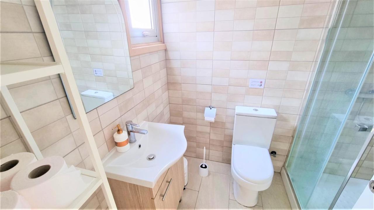 Coastal Getaway: 2 For Up To 14 Guests! Light-flooded And Spacious Lárnaca