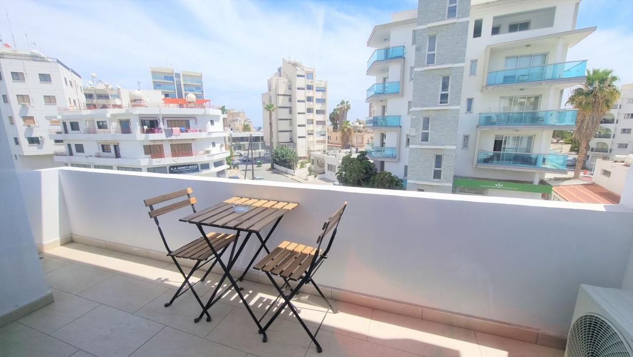 Apartamento Coastal Getaway: 2 For Up To 14 Guests! Light-flooded And Spacious