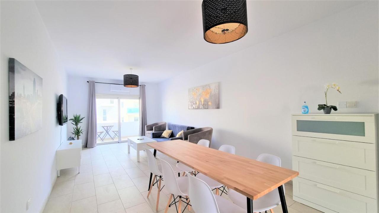 Coastal Getaway: 2 For Up To 14 Guests! Light-flooded And Spacious