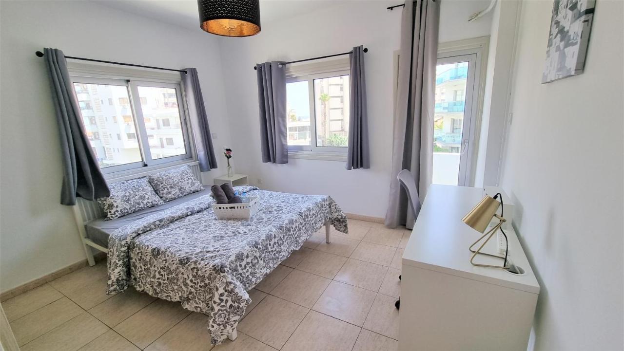 Apartamento Coastal Getaway: 2 For Up To 14 Guests! Light-flooded And Spacious
