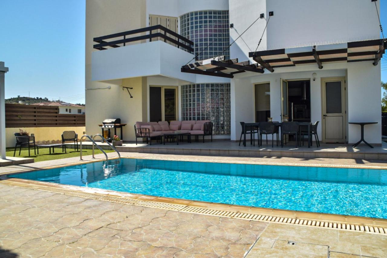 Ilios Villa