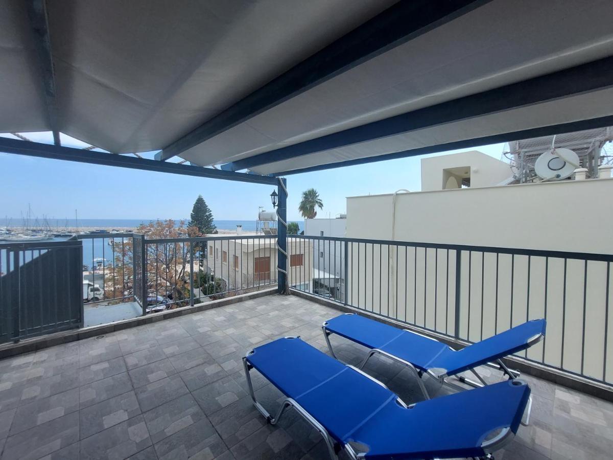 Penthouse With Roof Garden In Zygi Village Marina