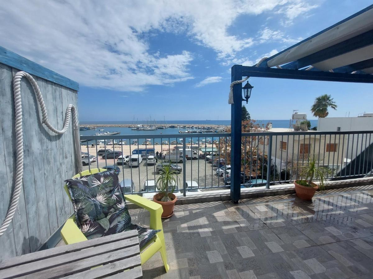 Penthouse With Roof Garden In Zygi Village Marina Larnaca