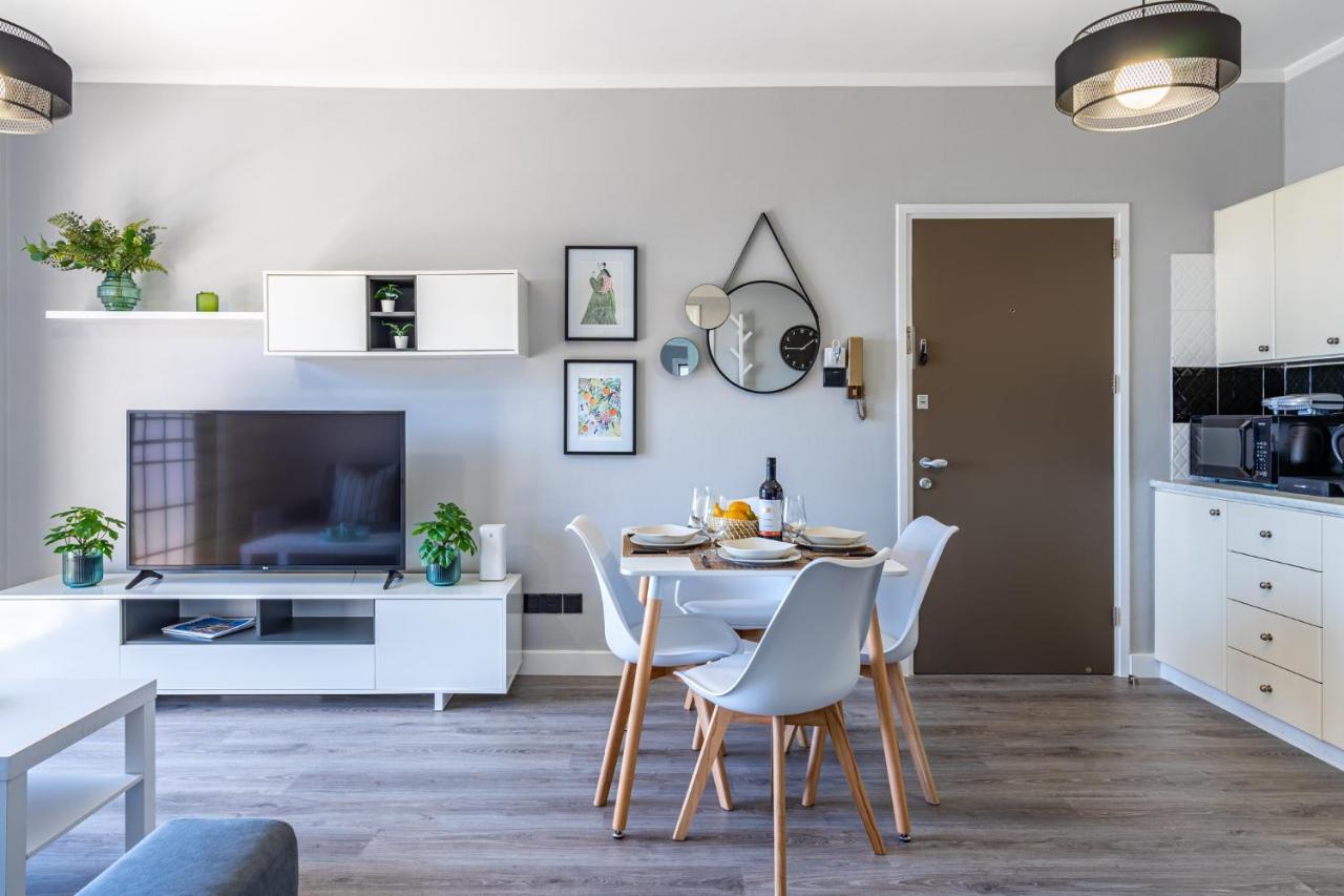 Apartment Peale's 2-bedroom In Mackenzie Larnaca