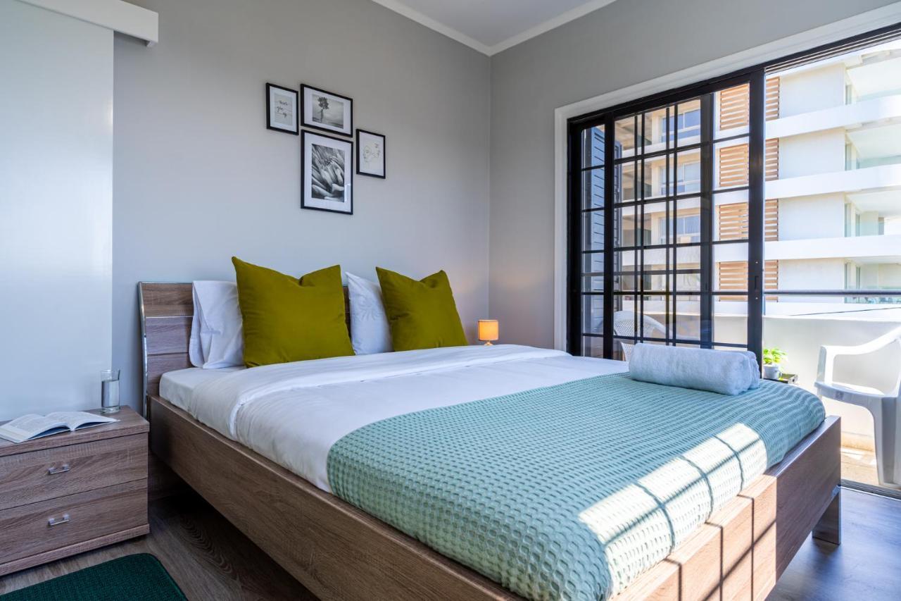 Peale's 2-bedroom In Mackenzie Apartment Larnaca