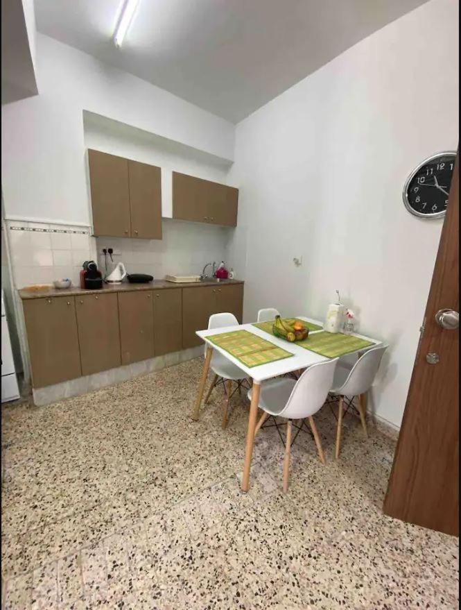 Apartment 2 Bedroom In Ermou 4 Minute Walk *