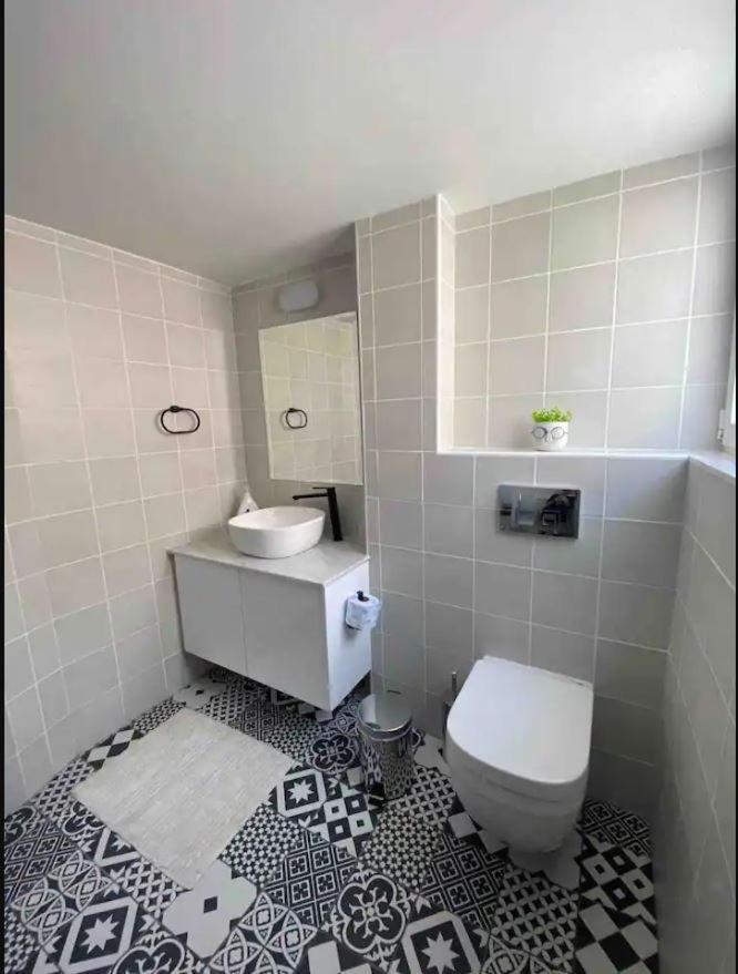 Apartment 2 Bedroom In Ermou 4 Minute Walk