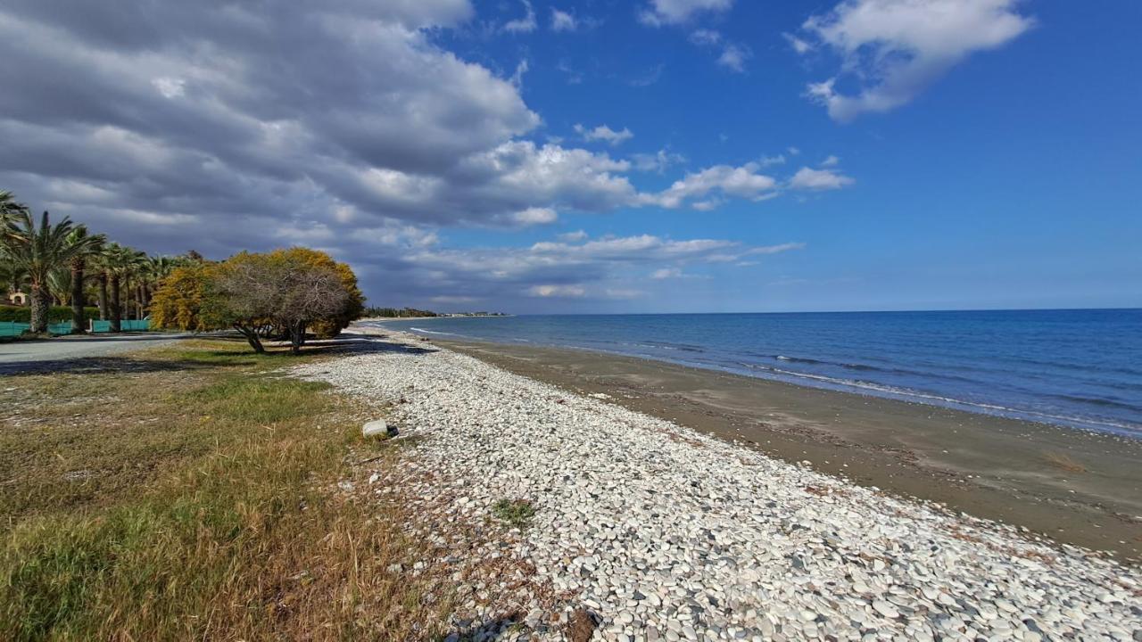 Relaxing Seaside Manors *