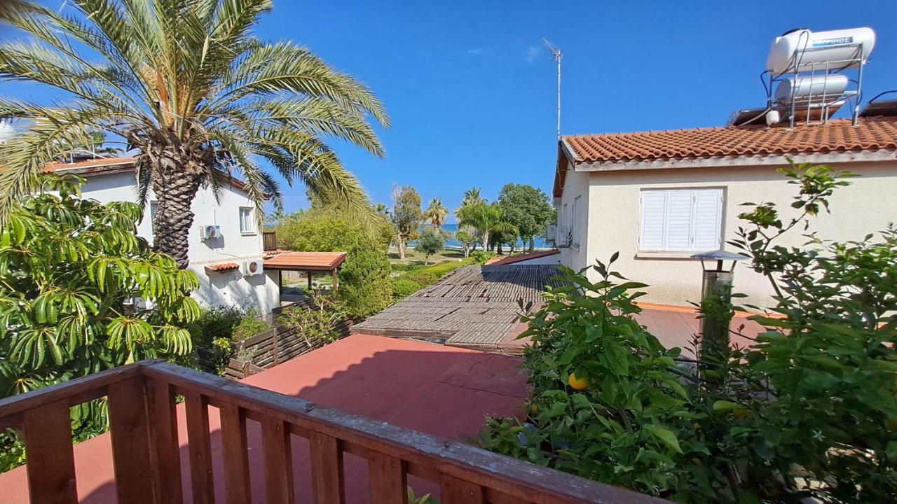 Relaxing Seaside Manors