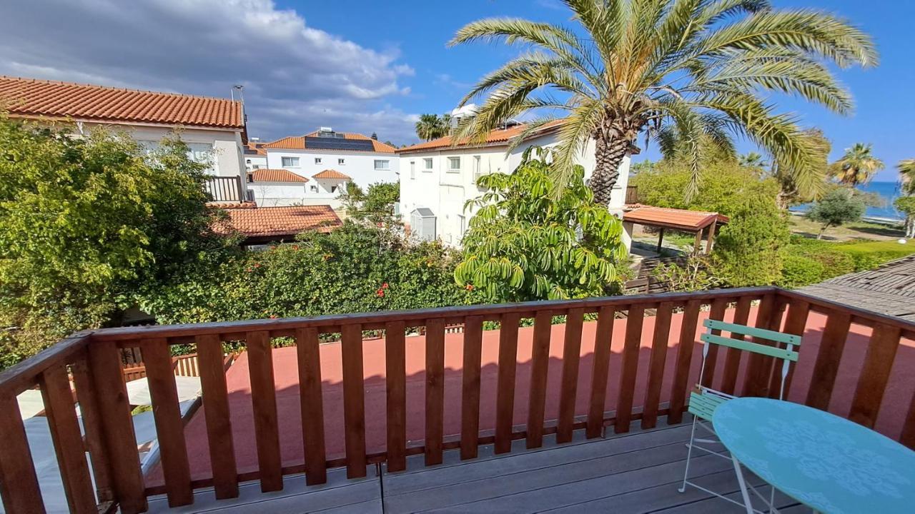 Relaxing Seaside Manors *