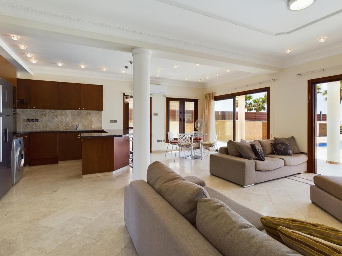 Amazing Frontline Villa