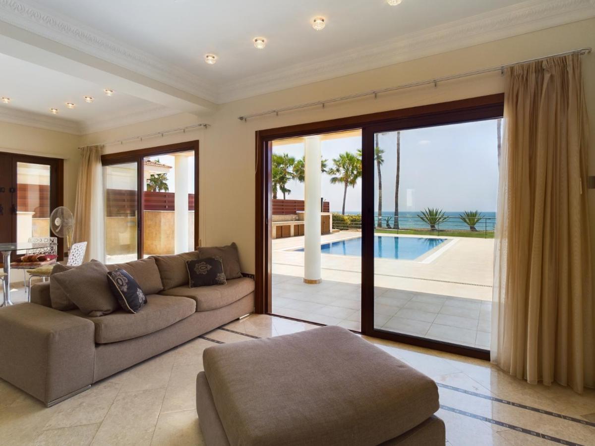 Amazing Frontline Villa Larnaca