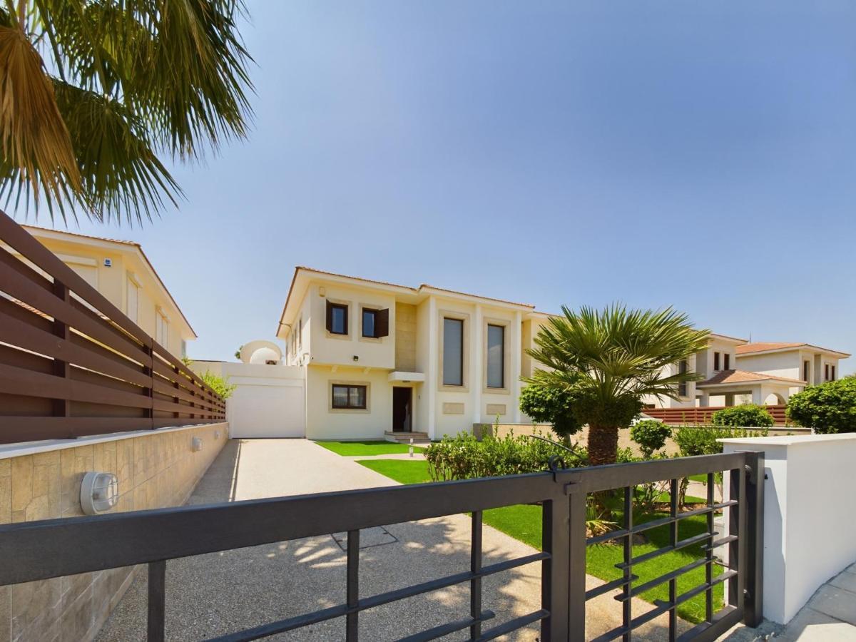Amazing Frontline Villa Larnaca