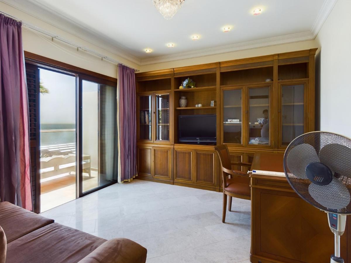 Amazing Frontline Villa *