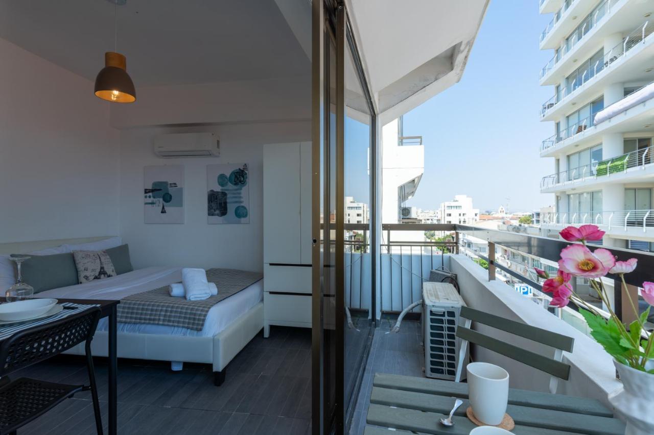 Apartment Burst W/ Balcony In