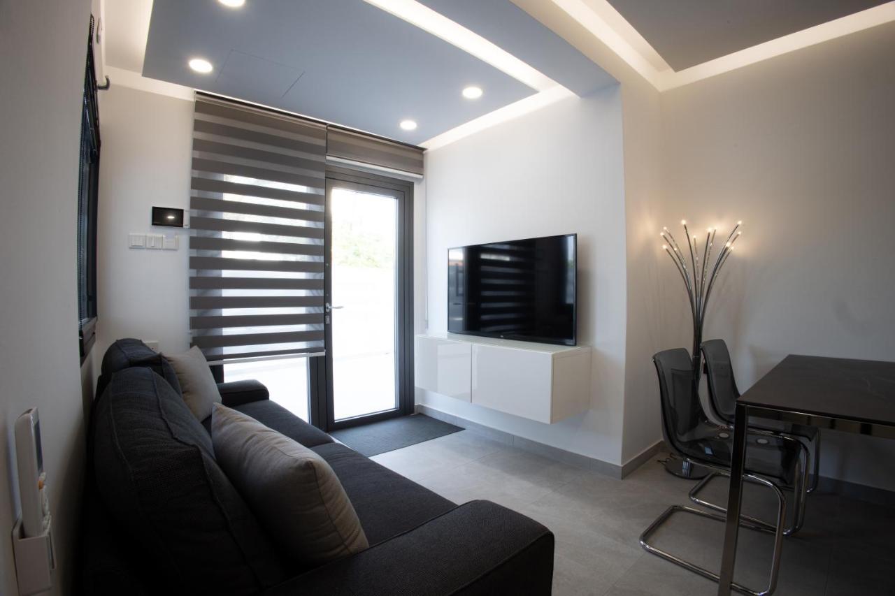 Phaedrus Living: Luxury Mackenzie Flat *