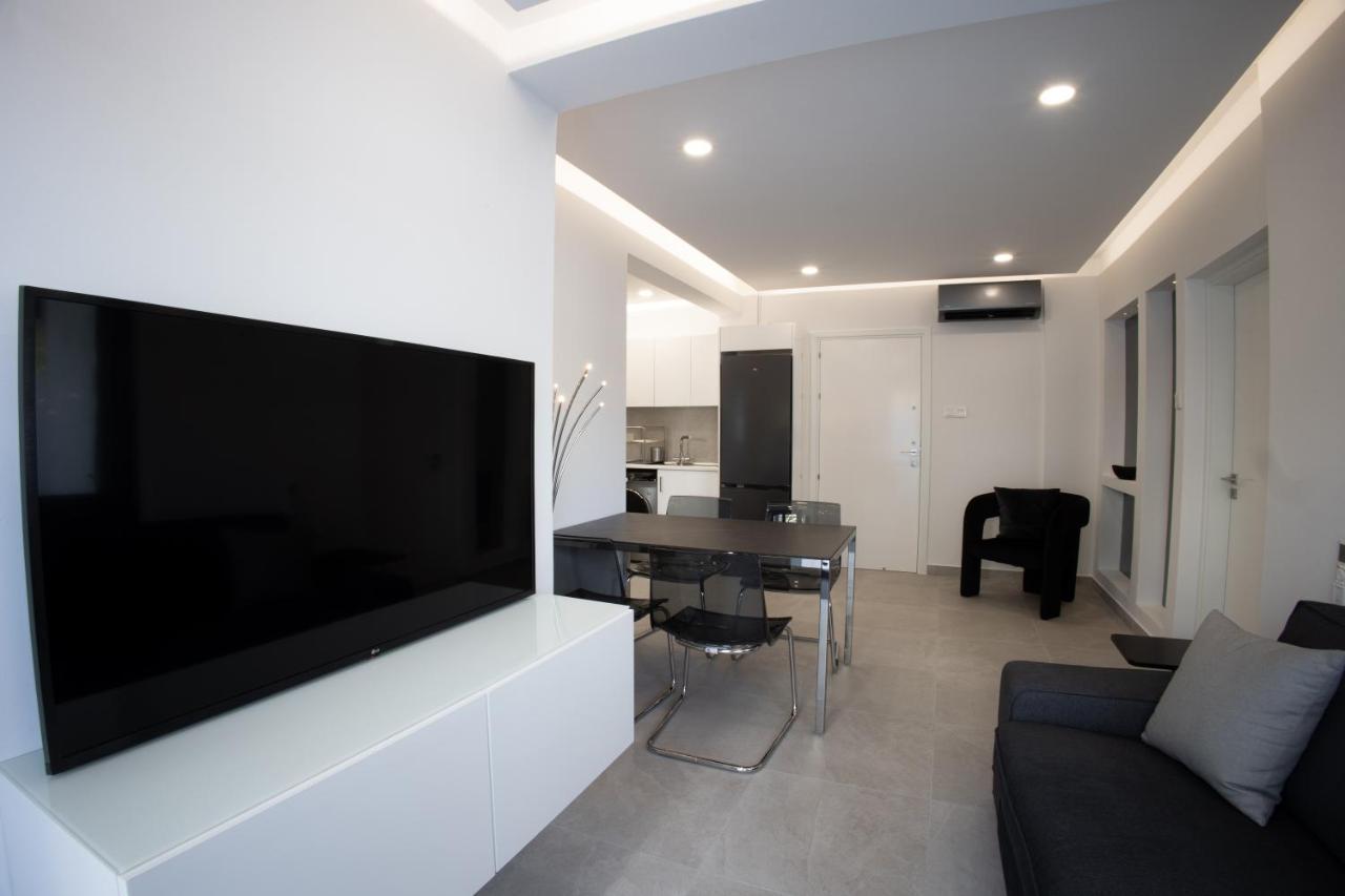 Phaedrus Living: Luxury Mackenzie Flat *