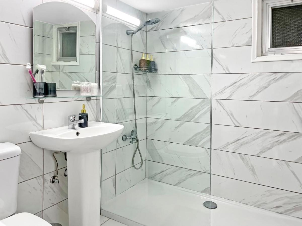 1br Seafront With Community Pool