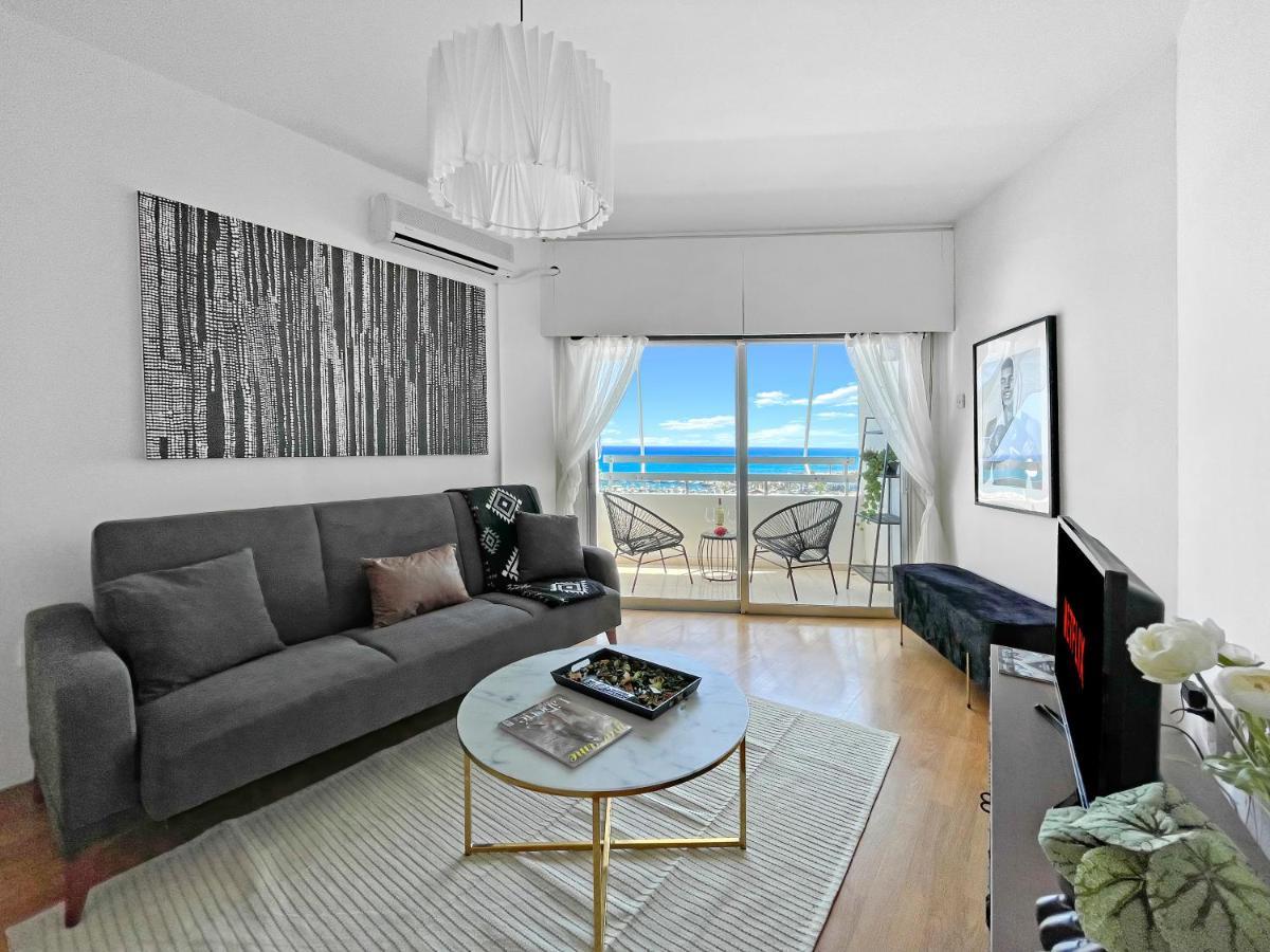 Apartment 1br Seafront With Community Pool *