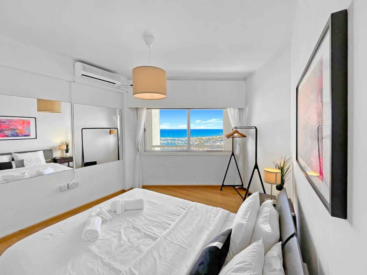 1br Seafront With Community Pool Apartment *