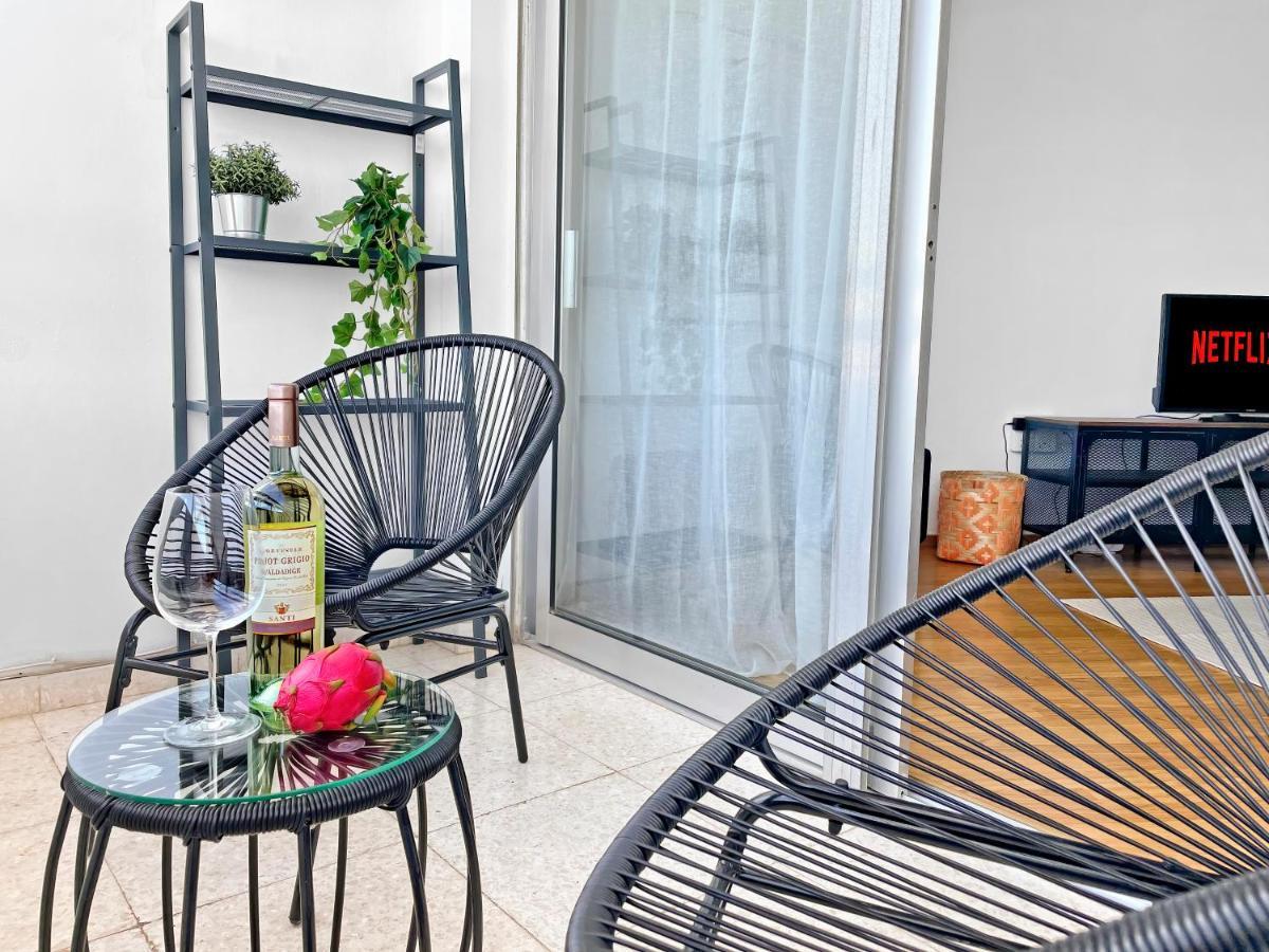 1br Seafront With Community Pool Apartment *