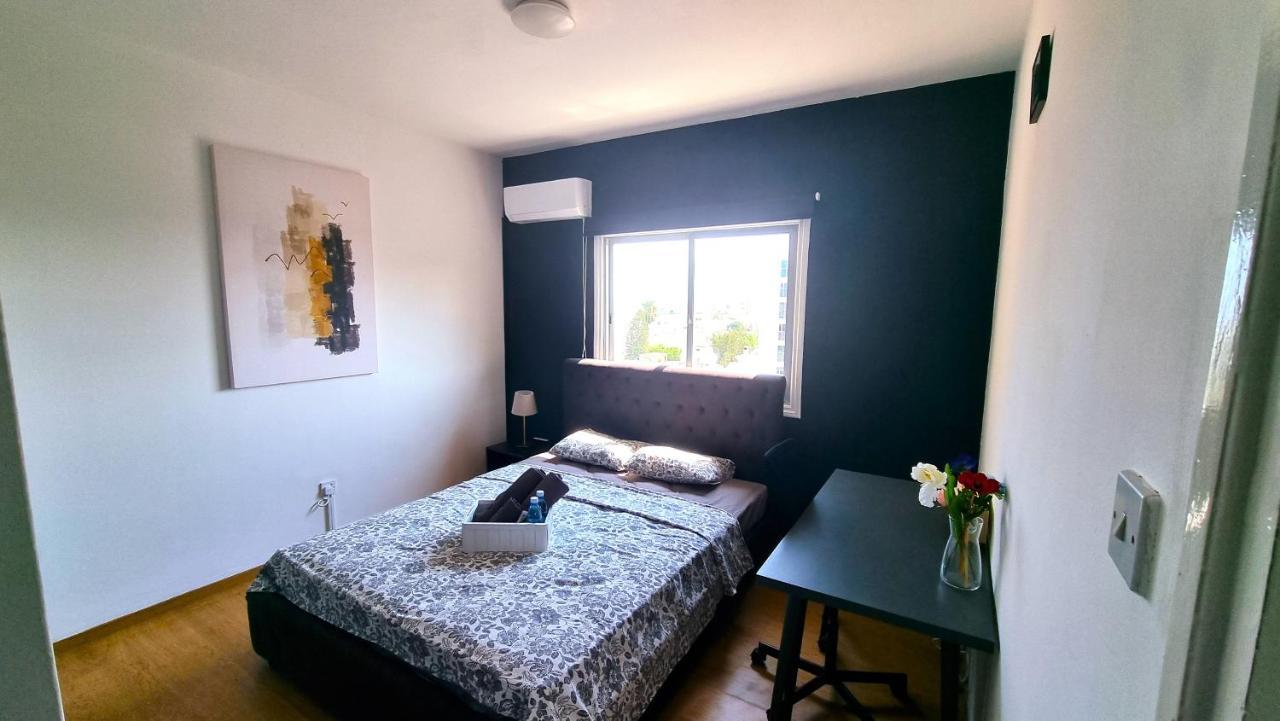 2 Apts - 12 Guests! Comfy And Unique Apt With 150mbit Internet Speed Larnaca