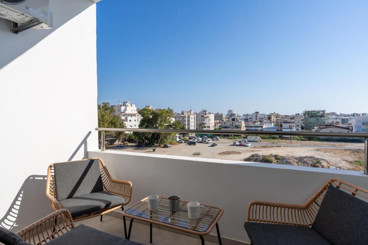 Apartamento Emerald's 2-bedroom In *