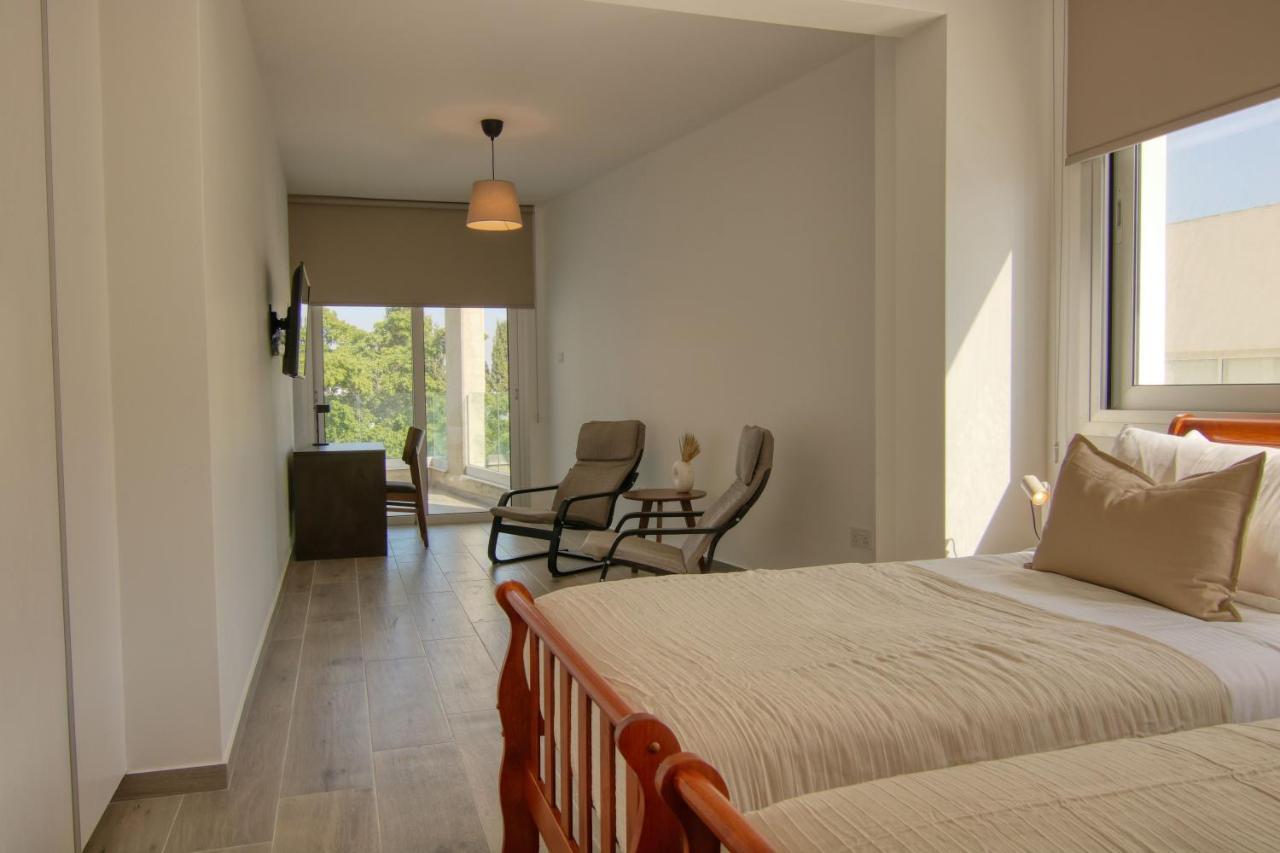 Phaedrus Living Coral Seabreeze * Larnaca