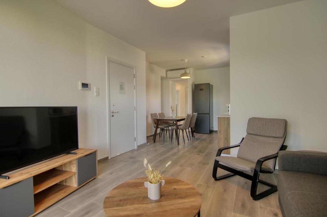 Phaedrus Living Coral Seabreeze Apartment