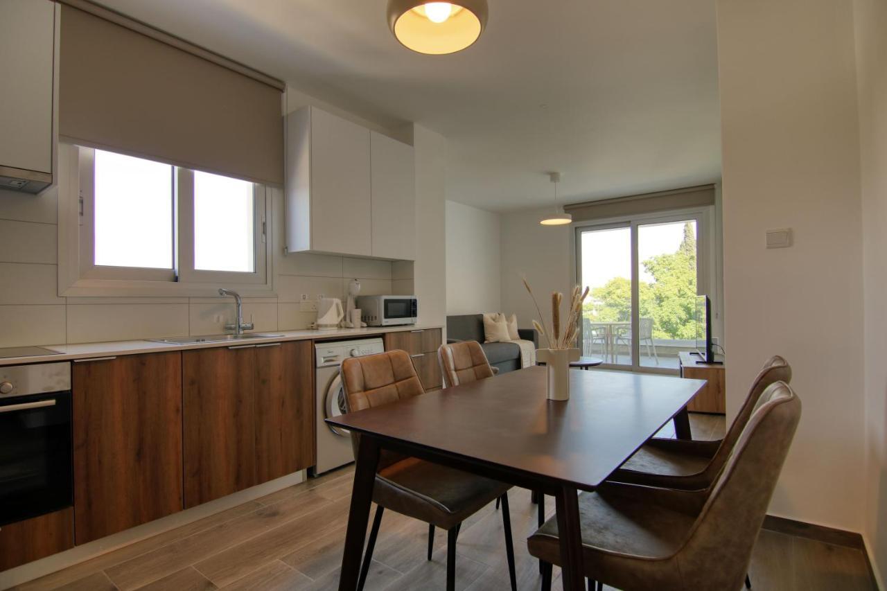 Phaedrus Living Coral Seabreeze Apartment